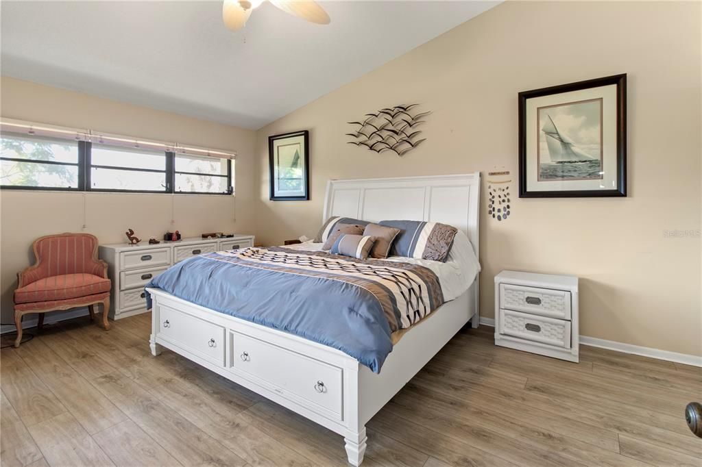 For Sale: $209,000 (2 beds, 2 baths, 1336 Square Feet)