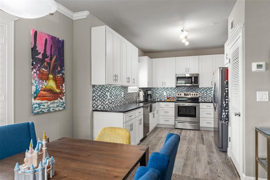 For Sale: $374,900 (2 beds, 2 baths, 1211 Square Feet)