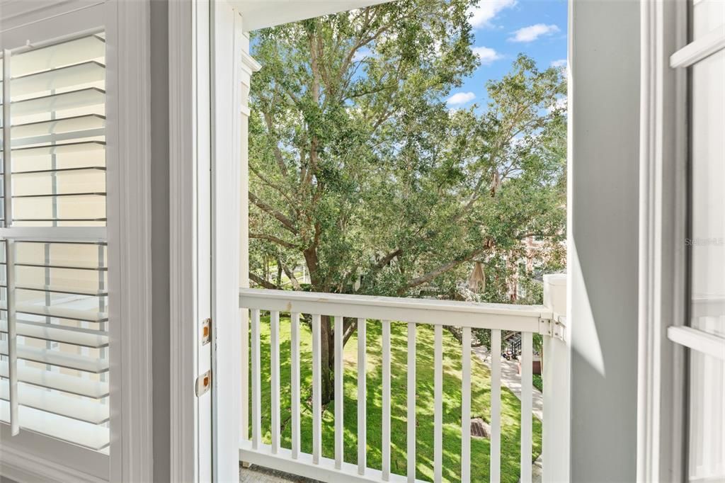 For Sale: $374,900 (2 beds, 2 baths, 1211 Square Feet)