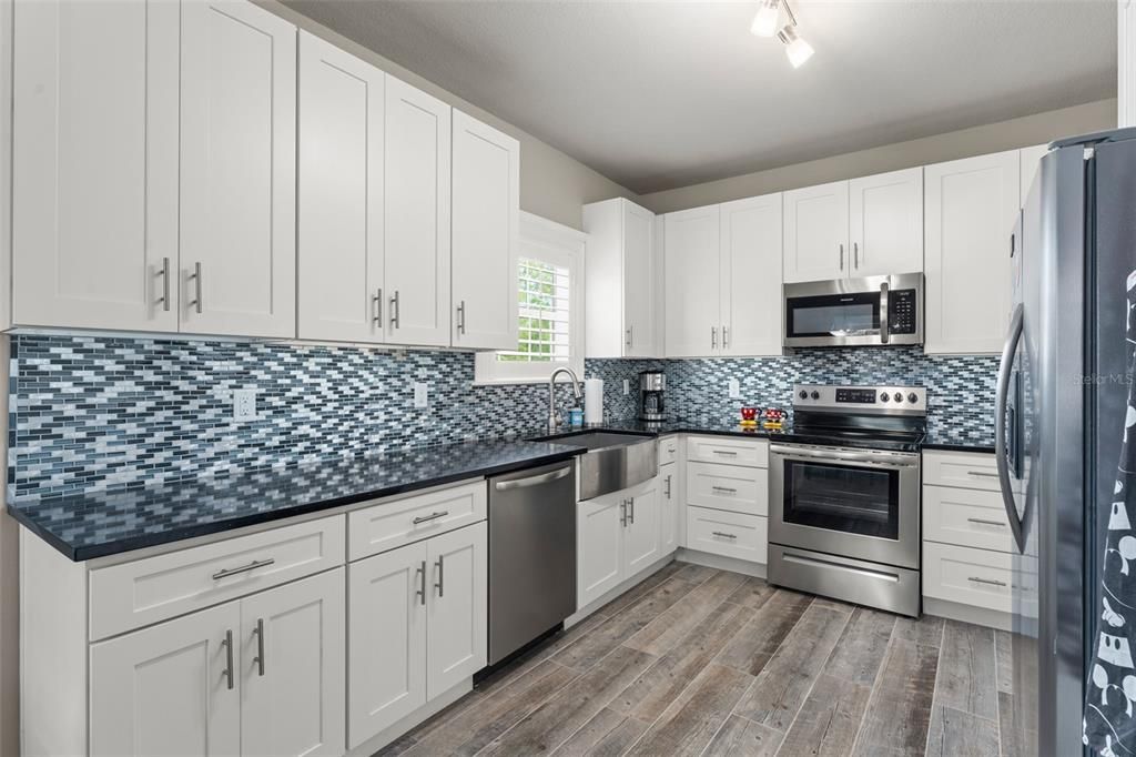 For Sale: $374,900 (2 beds, 2 baths, 1211 Square Feet)