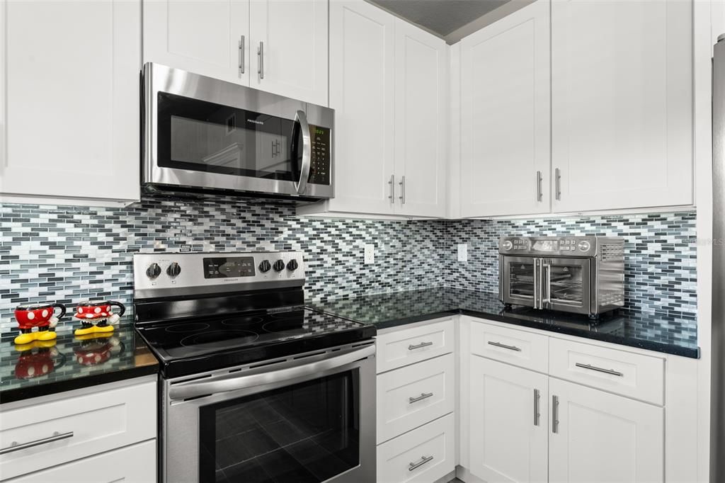 For Sale: $374,900 (2 beds, 2 baths, 1211 Square Feet)