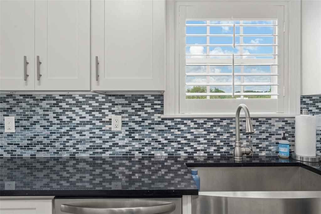 For Sale: $374,900 (2 beds, 2 baths, 1211 Square Feet)