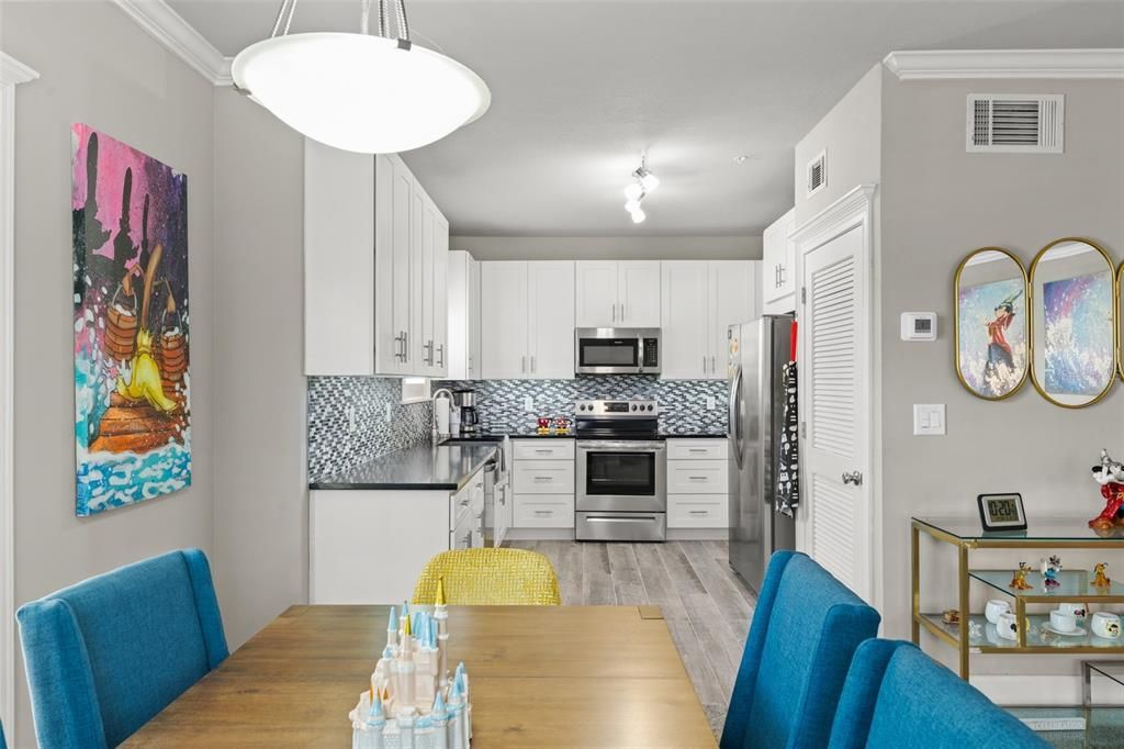 For Sale: $374,900 (2 beds, 2 baths, 1211 Square Feet)