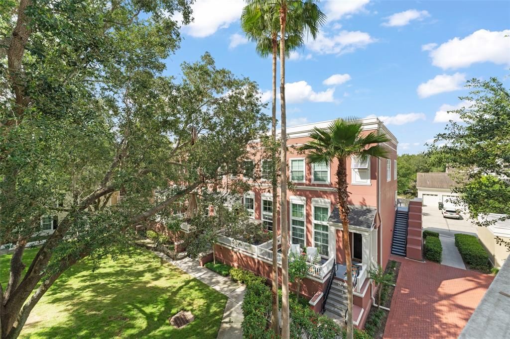 For Sale: $374,900 (2 beds, 2 baths, 1211 Square Feet)