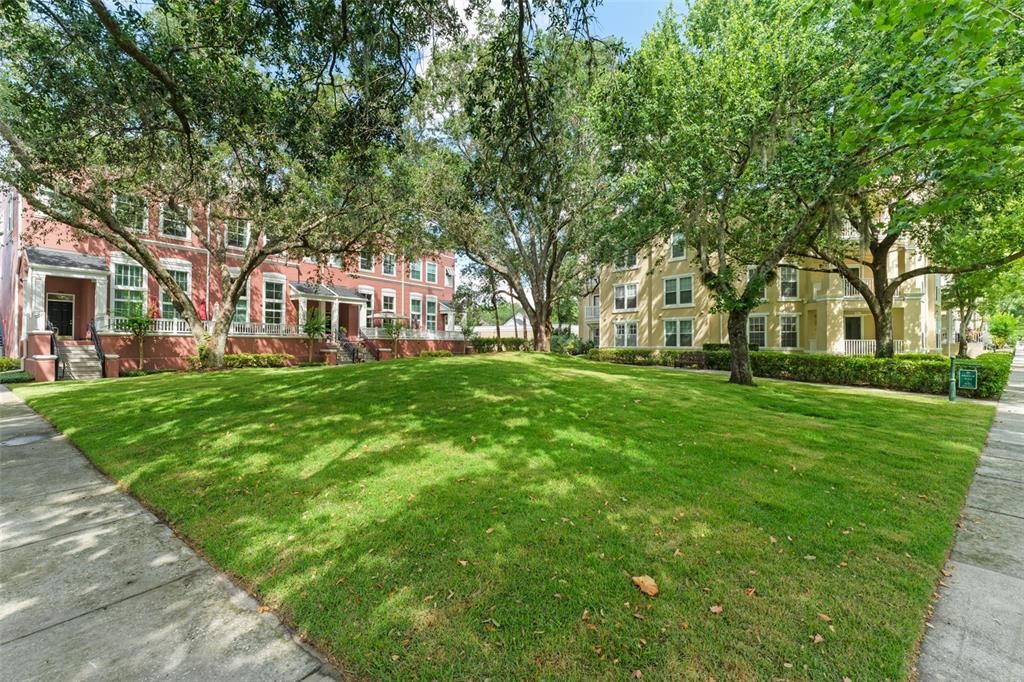 For Sale: $374,900 (2 beds, 2 baths, 1211 Square Feet)