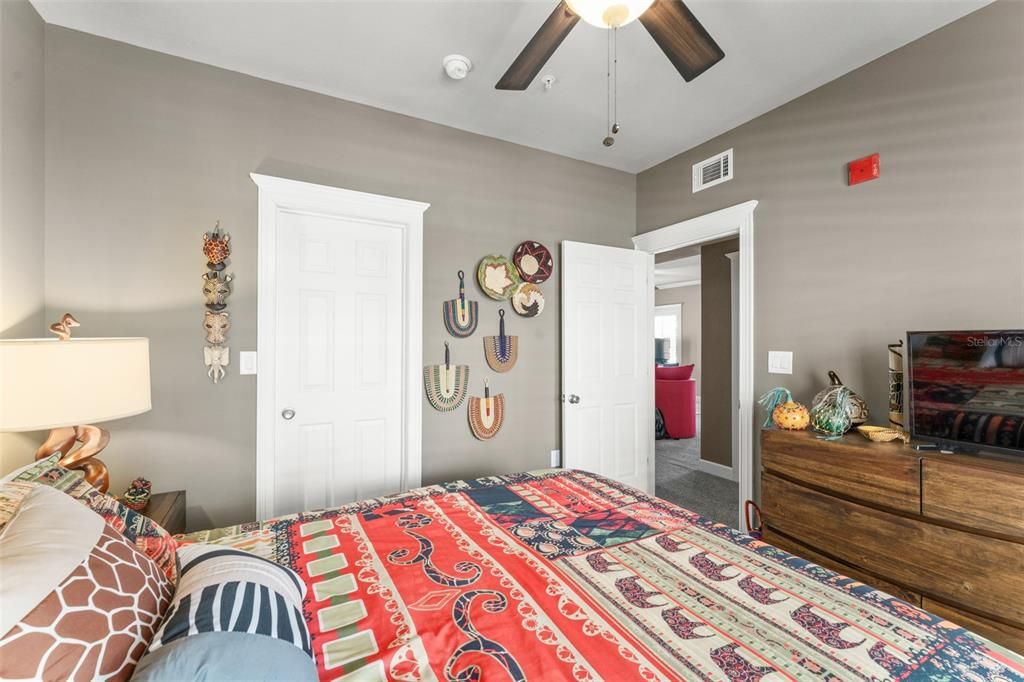 For Sale: $374,900 (2 beds, 2 baths, 1211 Square Feet)