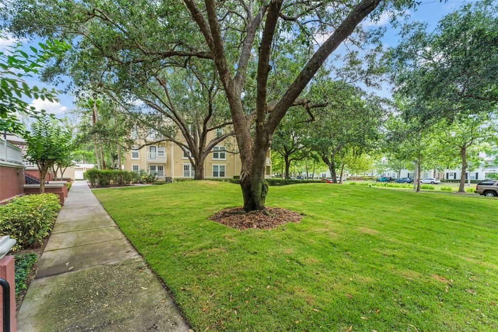 For Sale: $374,900 (2 beds, 2 baths, 1211 Square Feet)