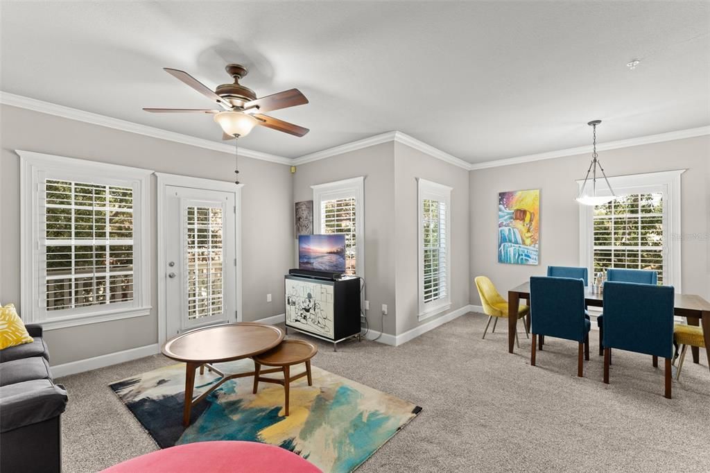 For Sale: $374,900 (2 beds, 2 baths, 1211 Square Feet)