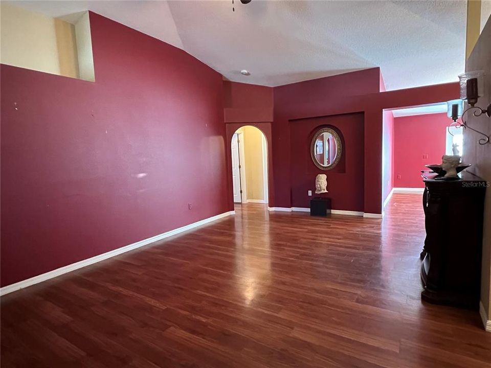 En Renta: $2,050 (4 camas, 2 baños, 1874 Pies cuadrados)