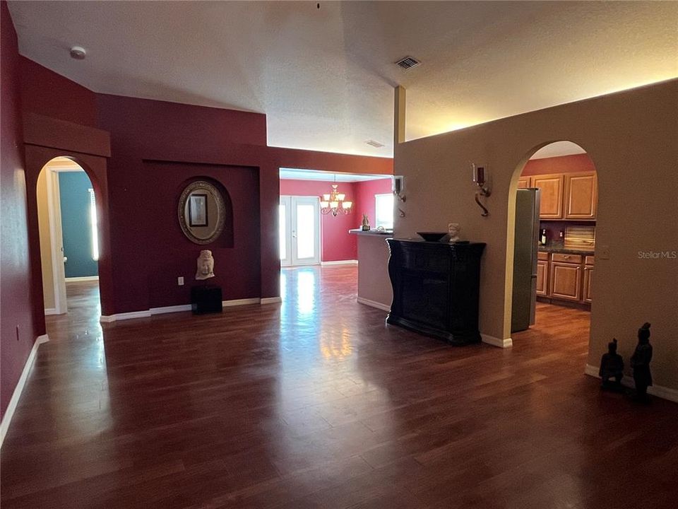 En Renta: $2,050 (4 camas, 2 baños, 1874 Pies cuadrados)