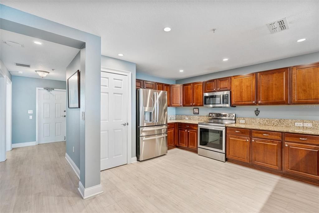 For Sale: $399,900 (2 beds, 2 baths, 1627 Square Feet)