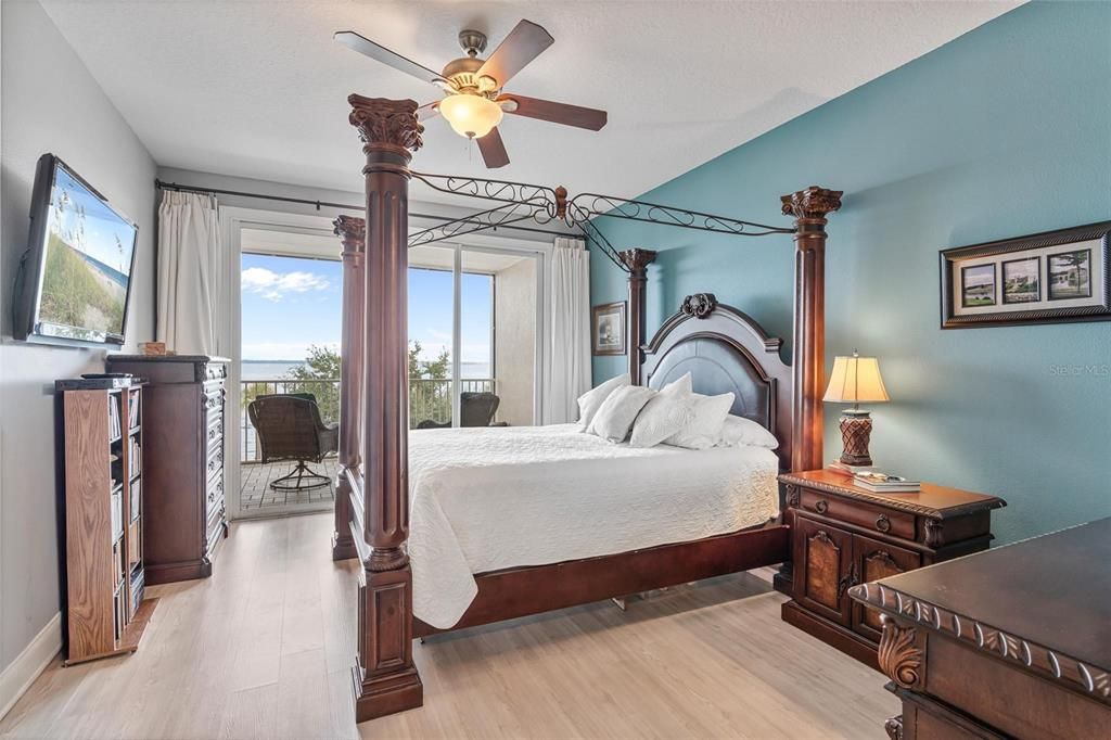 For Sale: $399,900 (2 beds, 2 baths, 1627 Square Feet)