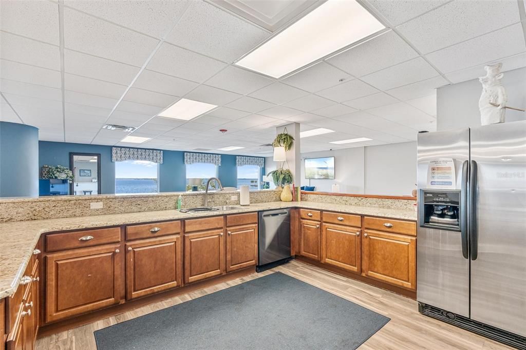 For Sale: $399,900 (2 beds, 2 baths, 1627 Square Feet)