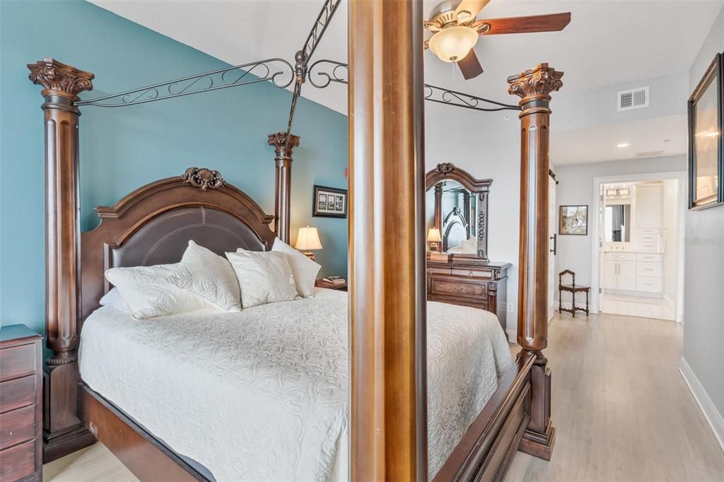 For Sale: $399,900 (2 beds, 2 baths, 1627 Square Feet)