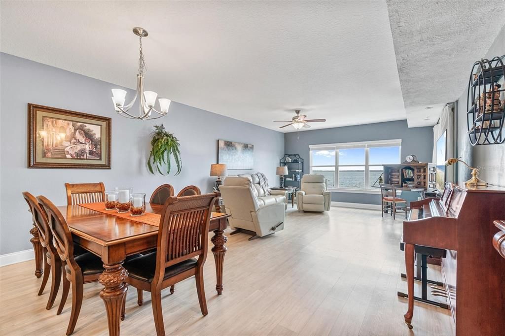 For Sale: $399,900 (2 beds, 2 baths, 1627 Square Feet)