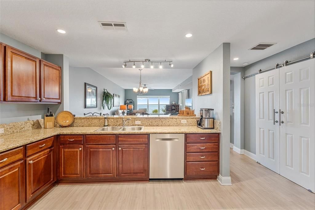 For Sale: $399,900 (2 beds, 2 baths, 1627 Square Feet)