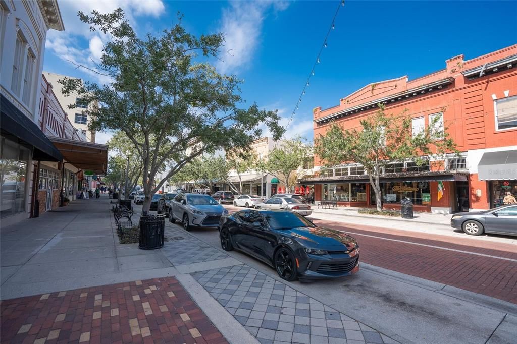 For Sale: $399,900 (2 beds, 2 baths, 1627 Square Feet)