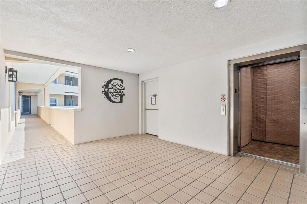 For Sale: $399,900 (2 beds, 2 baths, 1627 Square Feet)