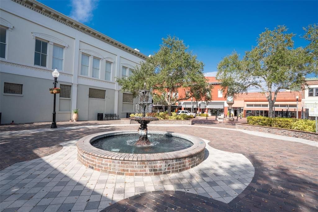 For Sale: $399,900 (2 beds, 2 baths, 1627 Square Feet)