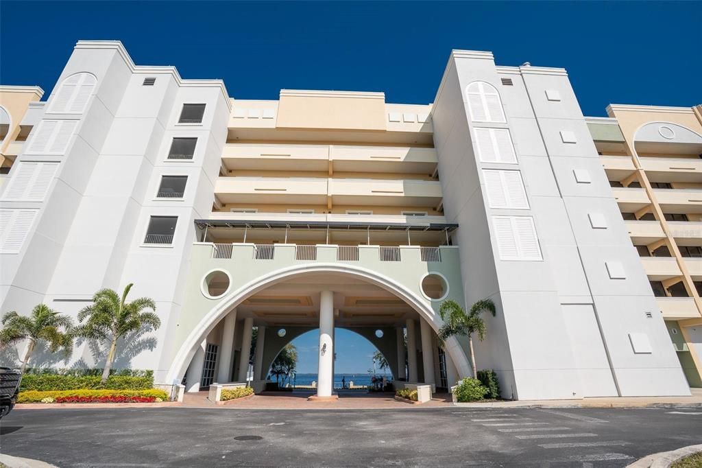 For Sale: $399,900 (2 beds, 2 baths, 1627 Square Feet)