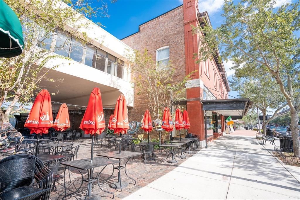 For Sale: $399,900 (2 beds, 2 baths, 1627 Square Feet)