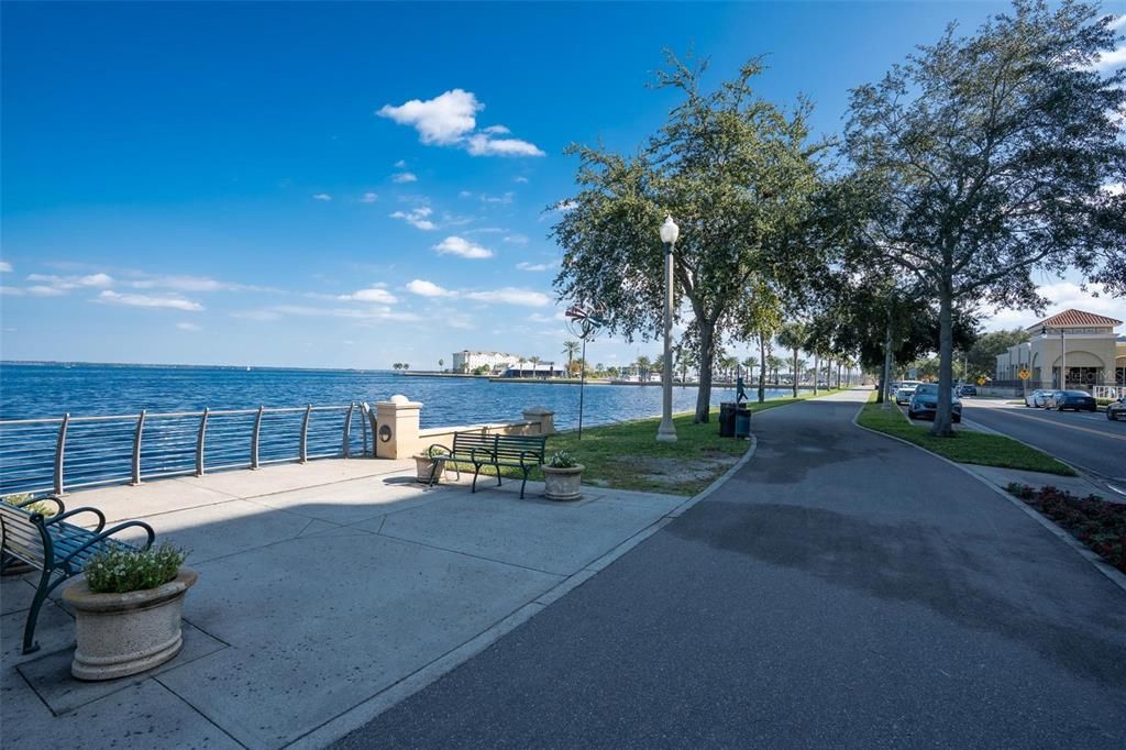 For Sale: $399,900 (2 beds, 2 baths, 1627 Square Feet)