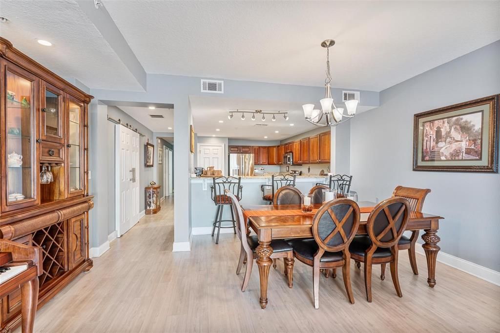 For Sale: $399,900 (2 beds, 2 baths, 1627 Square Feet)