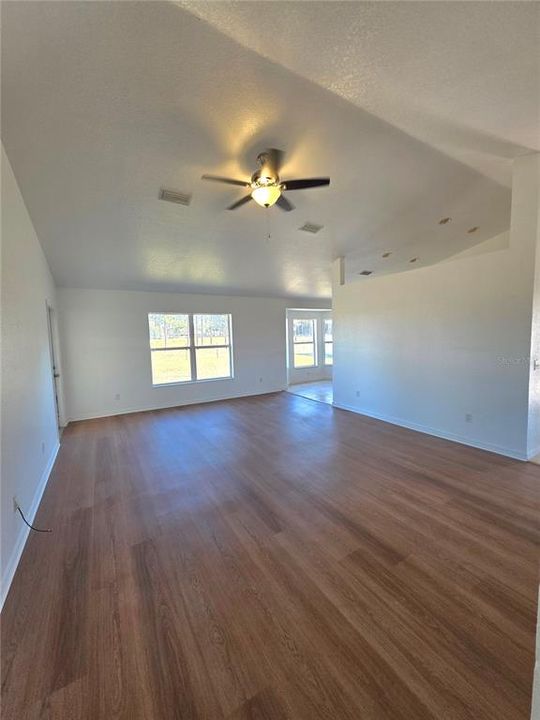 En Renta: $1,800 (3 camas, 2 baños, 1720 Pies cuadrados)