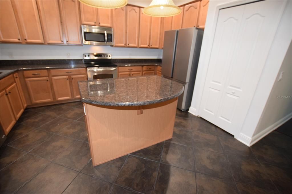 For Rent: $3,250 (4 beds, 3 baths, 2284 Square Feet)