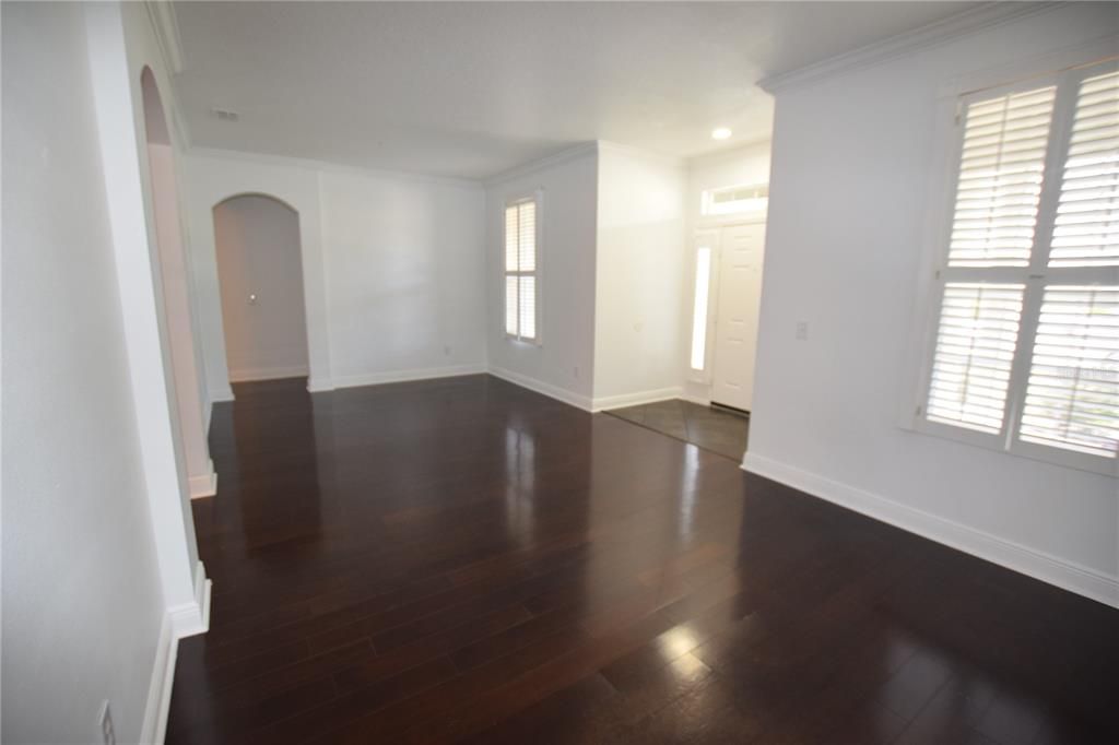 For Rent: $3,250 (4 beds, 3 baths, 2284 Square Feet)