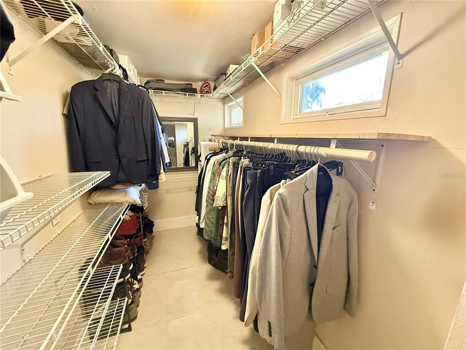 На продажу: $499,999 (2 спален, 2 ванн, 1332 Квадратных фут)