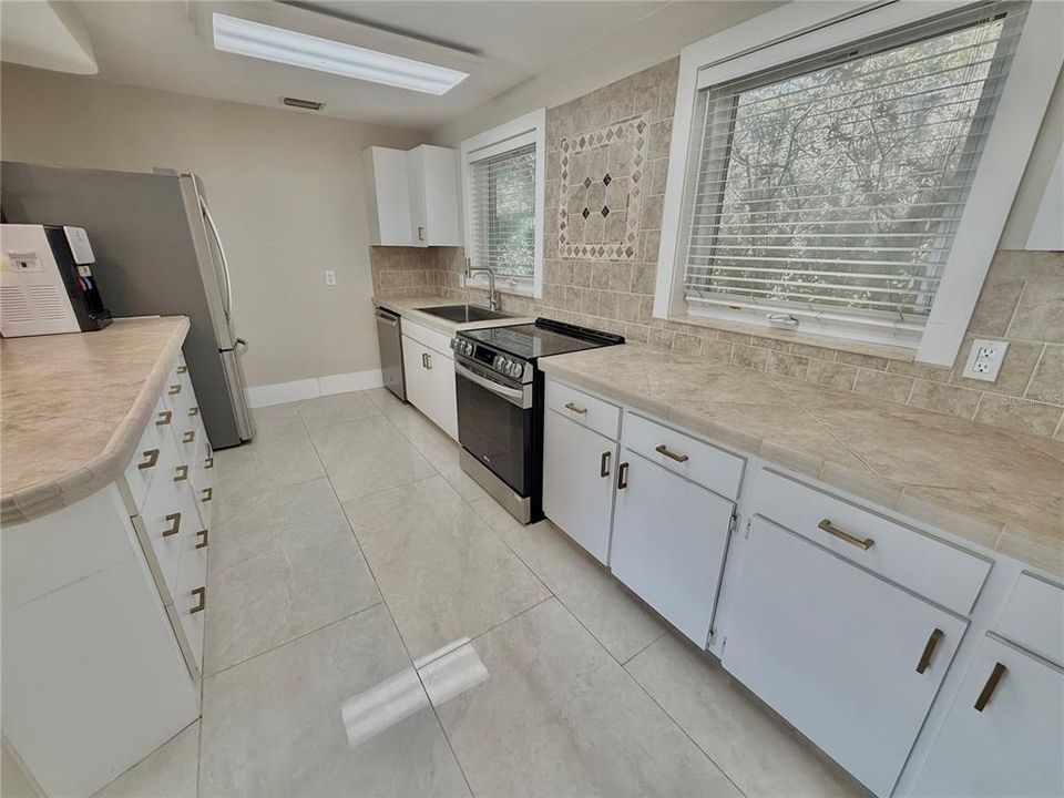 На продажу: $499,999 (2 спален, 2 ванн, 1332 Квадратных фут)