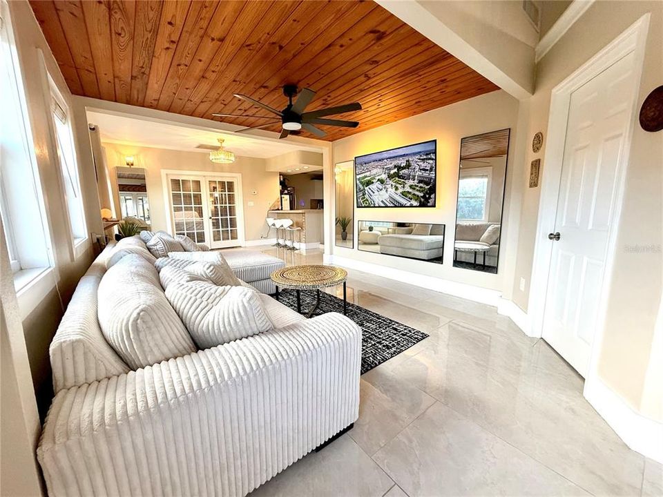 На продажу: $499,999 (2 спален, 2 ванн, 1332 Квадратных фут)