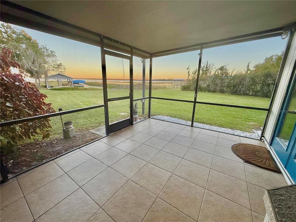 На продажу: $499,999 (2 спален, 2 ванн, 1332 Квадратных фут)