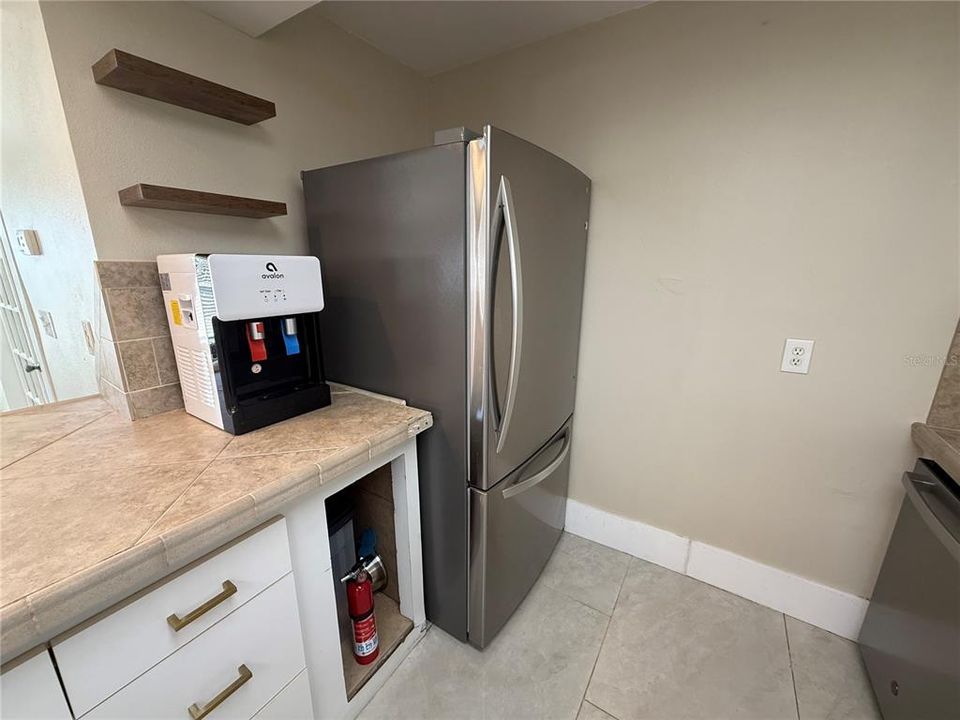 На продажу: $499,999 (2 спален, 2 ванн, 1332 Квадратных фут)