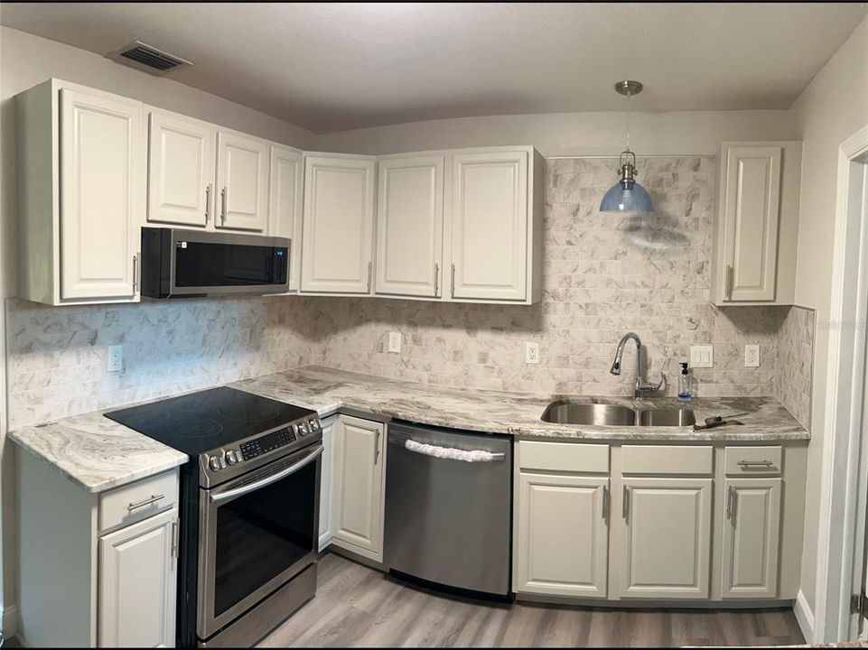 En Venta: $379,000 (3 camas, 2 baños, 1354 Pies cuadrados)