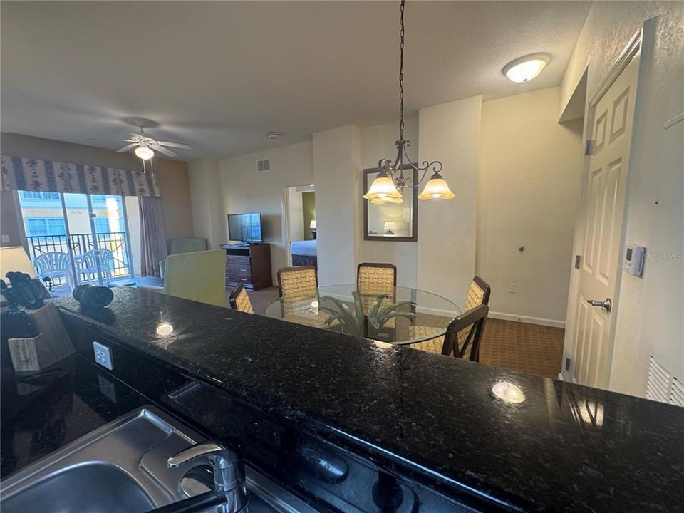 待售: $173,890 (3 贝兹, 2 浴室, 1231 平方英尺)