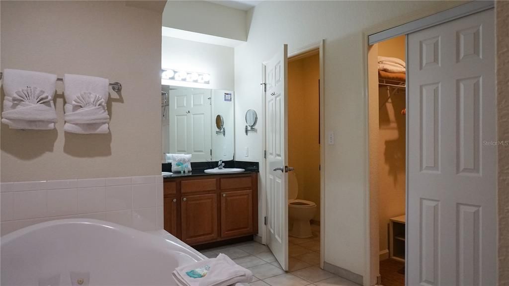 待售: $173,890 (3 贝兹, 2 浴室, 1231 平方英尺)