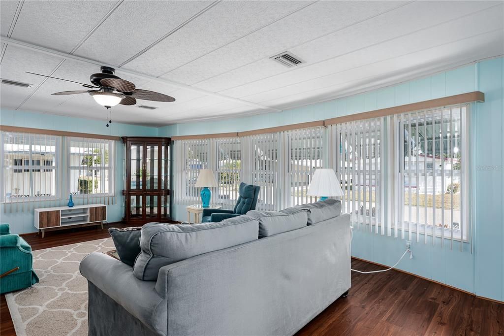 待售: $187,500 (2 贝兹, 2 浴室, 1104 平方英尺)