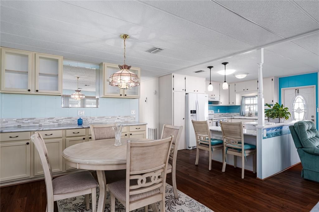 待售: $187,500 (2 贝兹, 2 浴室, 1104 平方英尺)