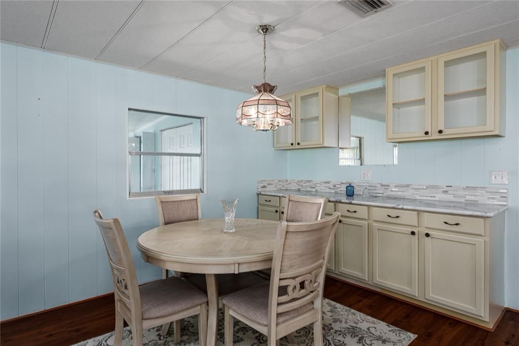 待售: $187,500 (2 贝兹, 2 浴室, 1104 平方英尺)