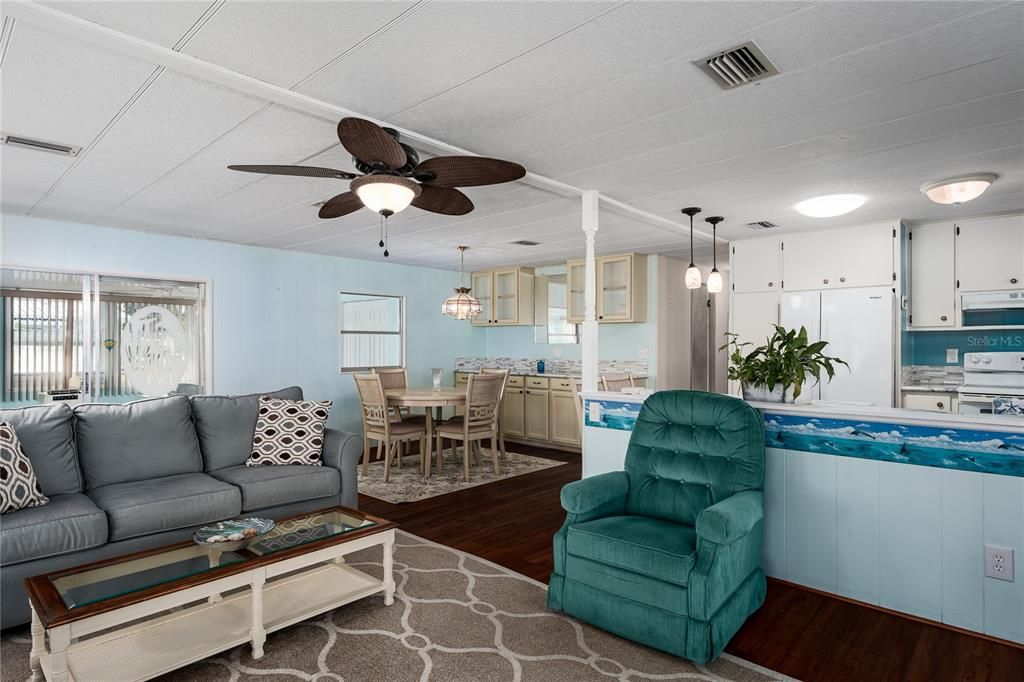 待售: $187,500 (2 贝兹, 2 浴室, 1104 平方英尺)