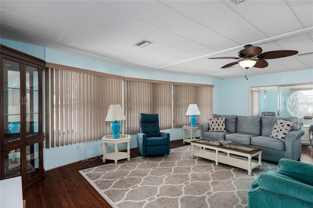 待售: $187,500 (2 贝兹, 2 浴室, 1104 平方英尺)