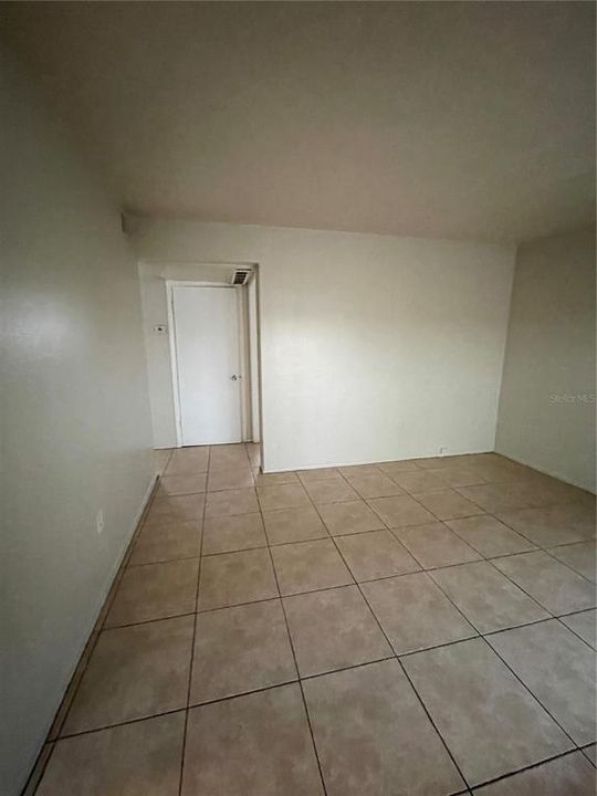 For Rent: $1,095 (2 beds, 1 baths, 650 Square Feet)