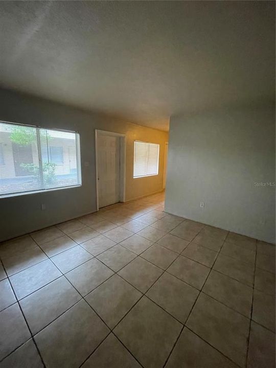 For Rent: $1,095 (2 beds, 1 baths, 650 Square Feet)