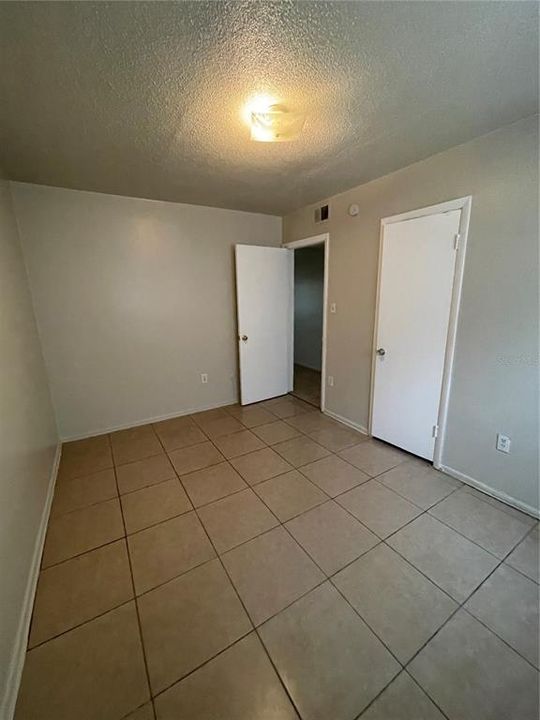 For Rent: $1,095 (2 beds, 1 baths, 650 Square Feet)