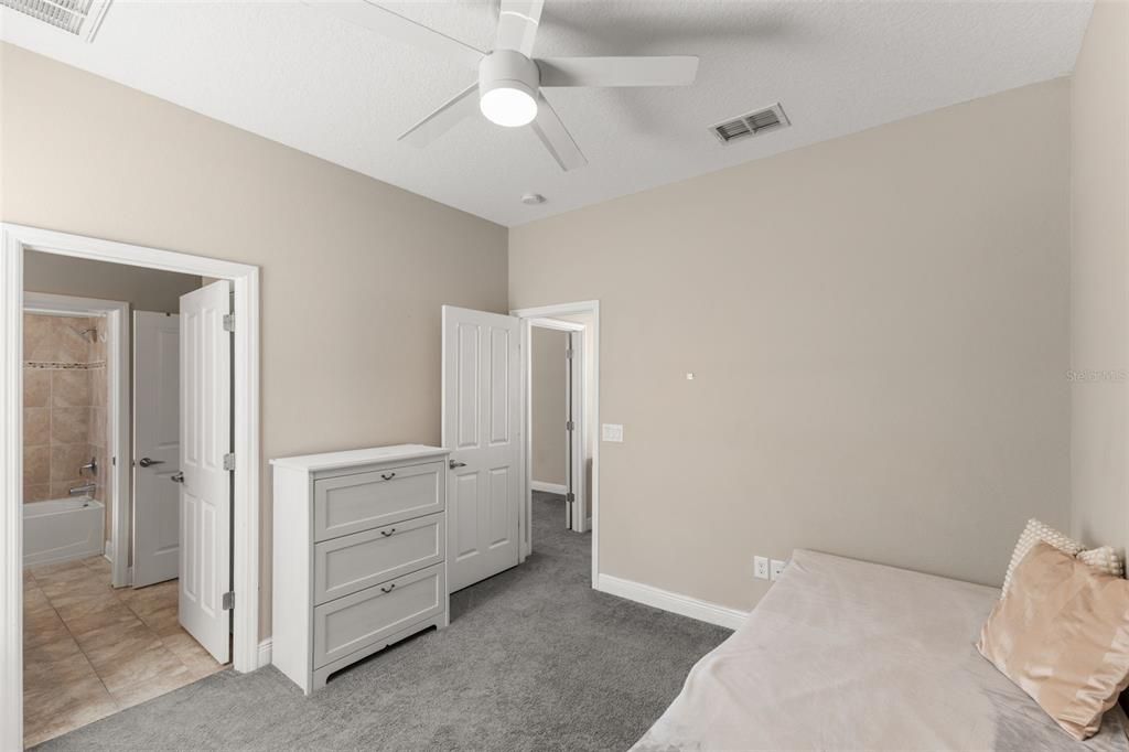 На продажу: $385,000 (3 спален, 2 ванн, 1547 Квадратных фут)