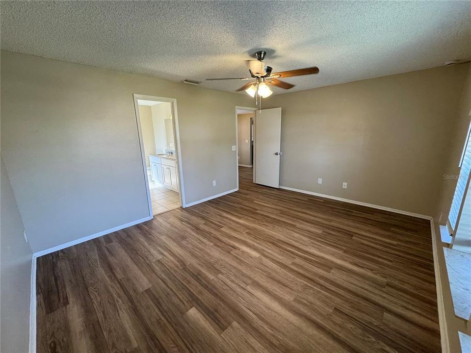 For Sale: $399,900 (4 beds, 2 baths, 2020 Square Feet)