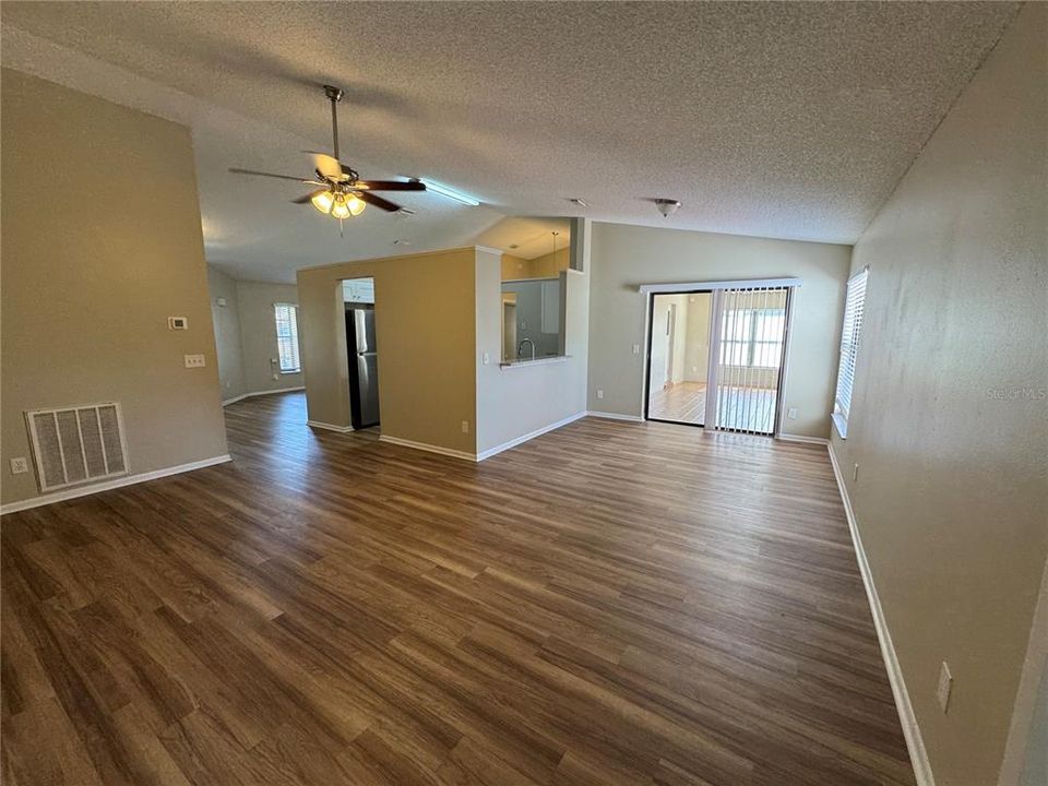 For Sale: $399,900 (4 beds, 2 baths, 2020 Square Feet)