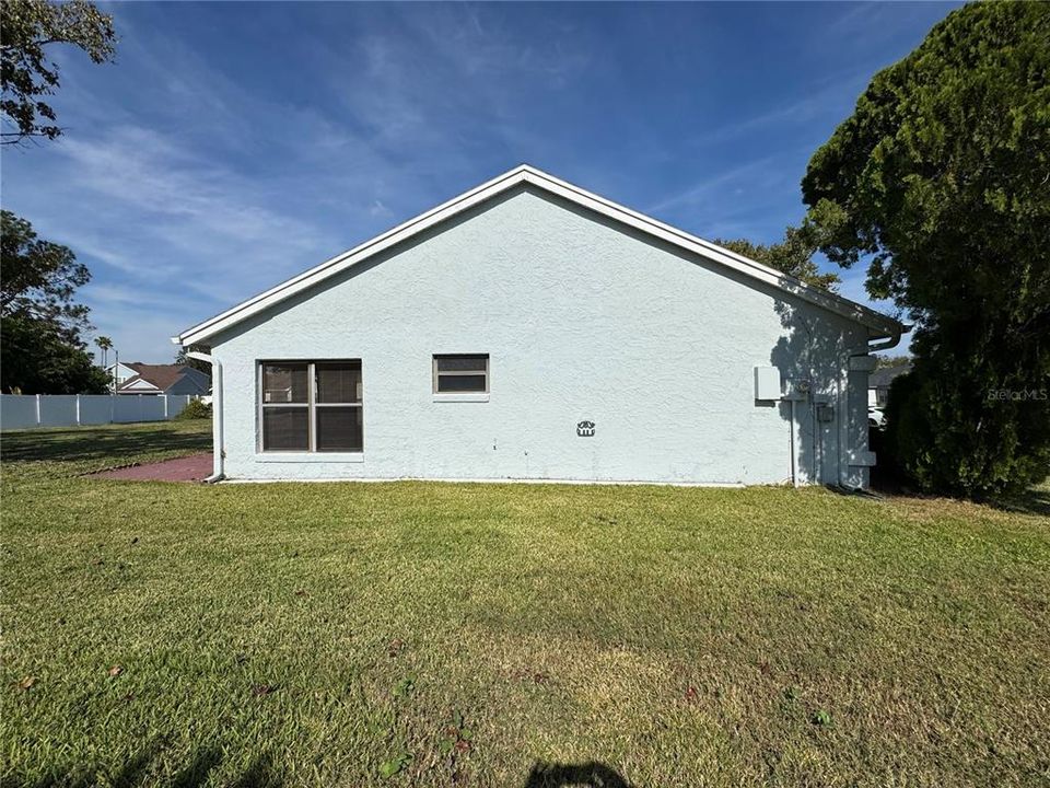 For Sale: $399,900 (4 beds, 2 baths, 2020 Square Feet)